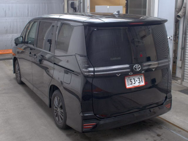 TOYOTA VOXY
