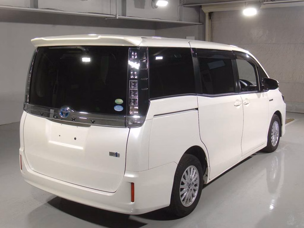 TOYOTA VOXY