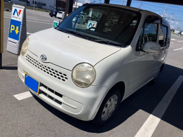DAIHATSU MOVE LATTE