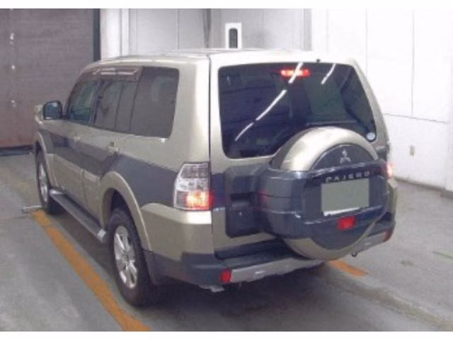 MITSUBISHI PAJERO
