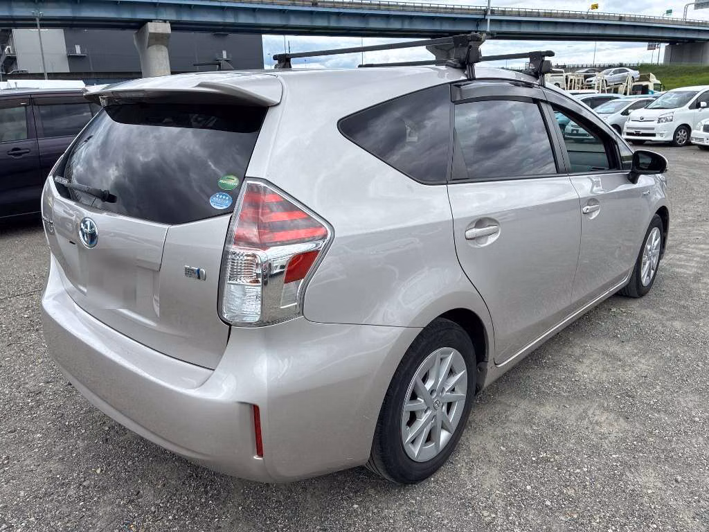 TOYOTA PRIUS ALPHA