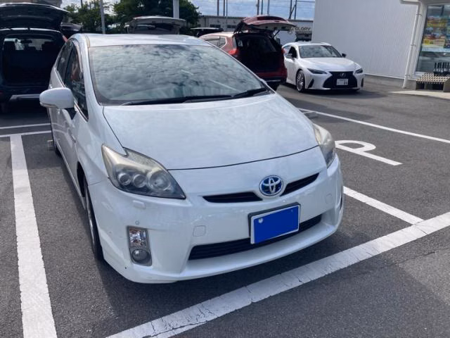 TOYOTA PRIUS