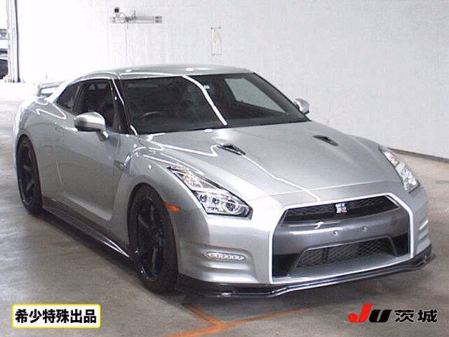 NISSAN GT-R
