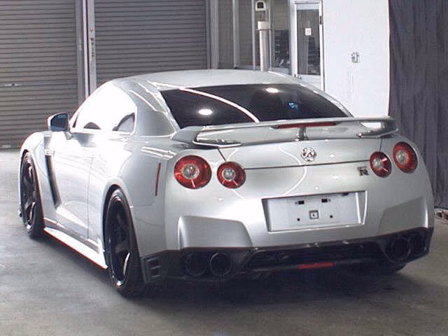 NISSAN GT-R