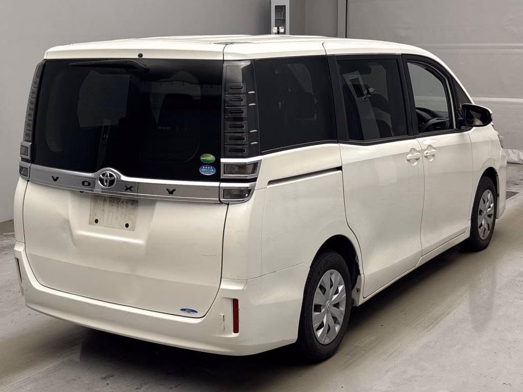 TOYOTA VOXY