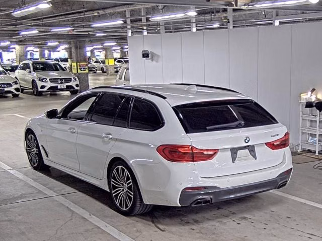 BMW 5-SERIES