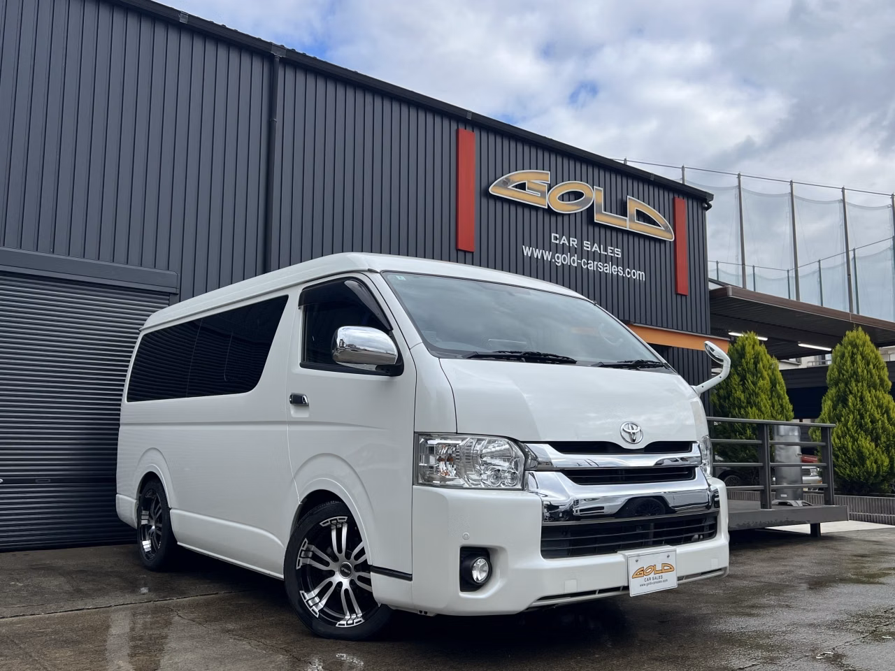 TOYOTA HIACE