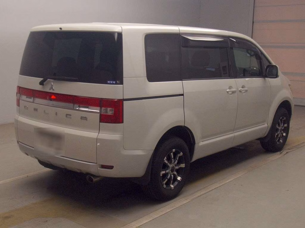 MITSUBISHI DELICA D:5