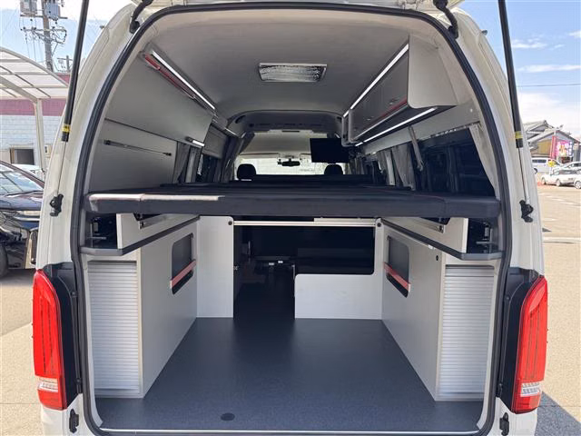 TOYOTA REGIUS ACE