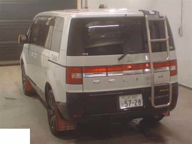 MITSUBISHI DELICA D:5