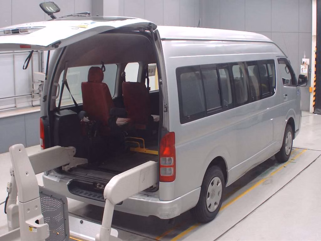 TOYOTA REGIUS ACE