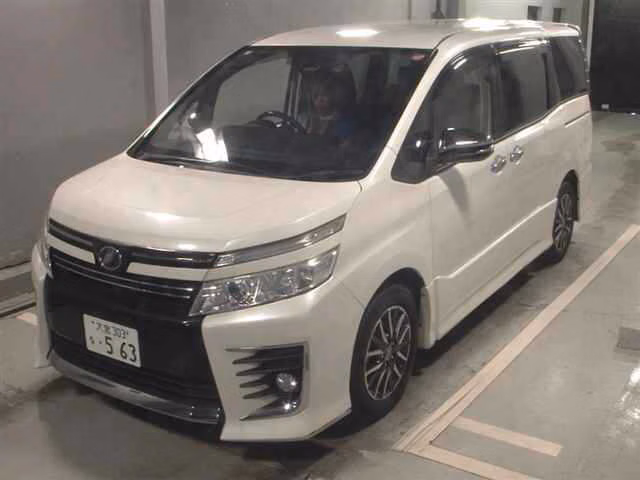 TOYOTA VOXY