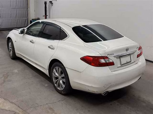 NISSAN FUGA