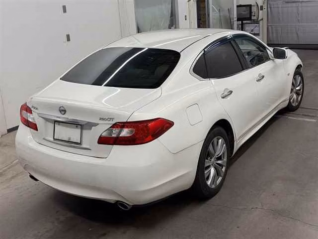 NISSAN FUGA