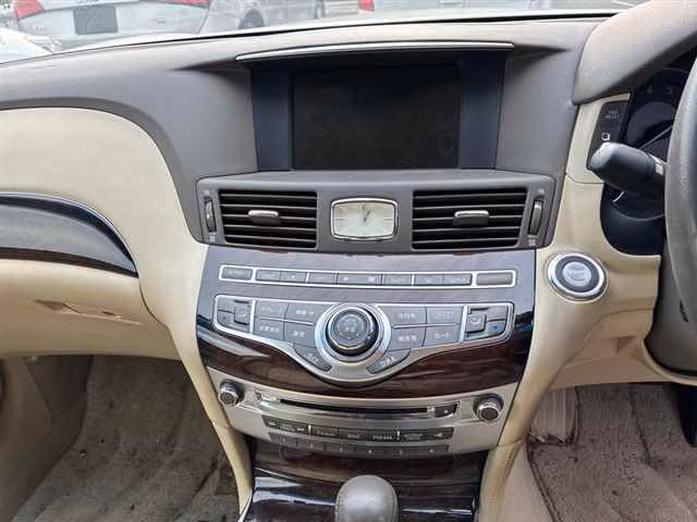 NISSAN FUGA