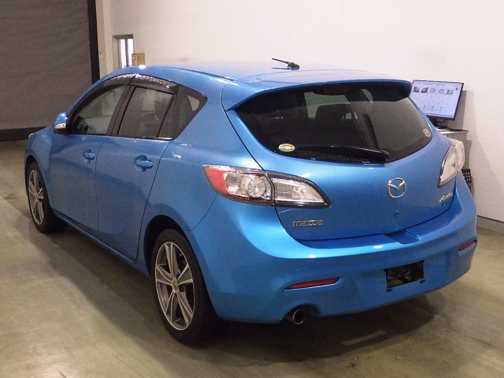 MAZDA AXELA