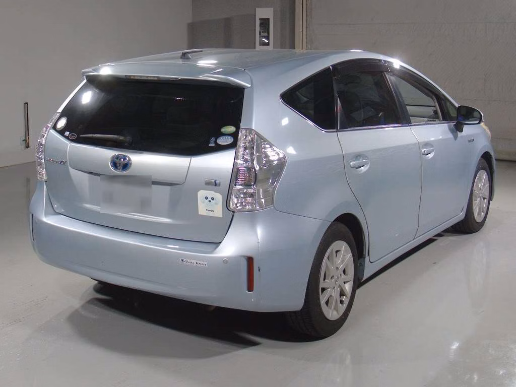 TOYOTA PRIUS ALPHA