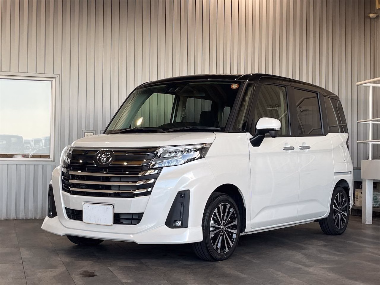 TOYOTA ROOMY