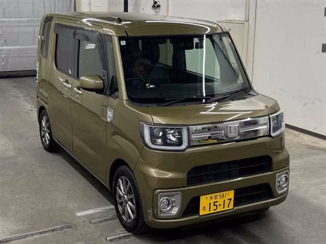 DAIHATSU WAKE