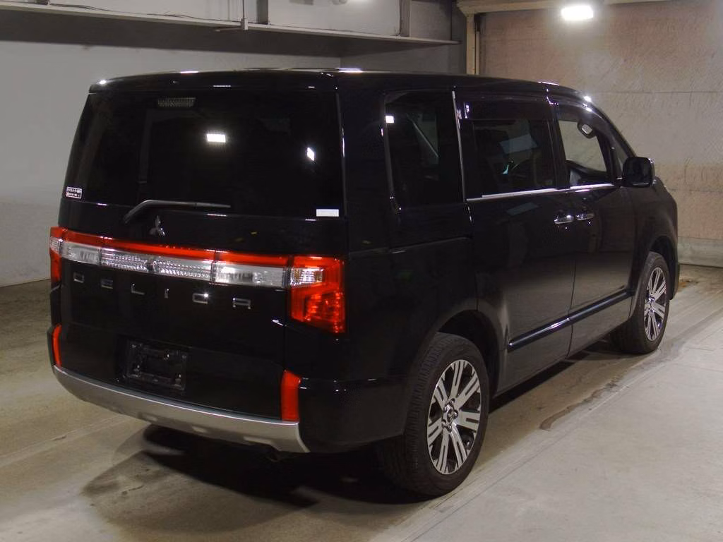 MITSUBISHI DELICA D:5