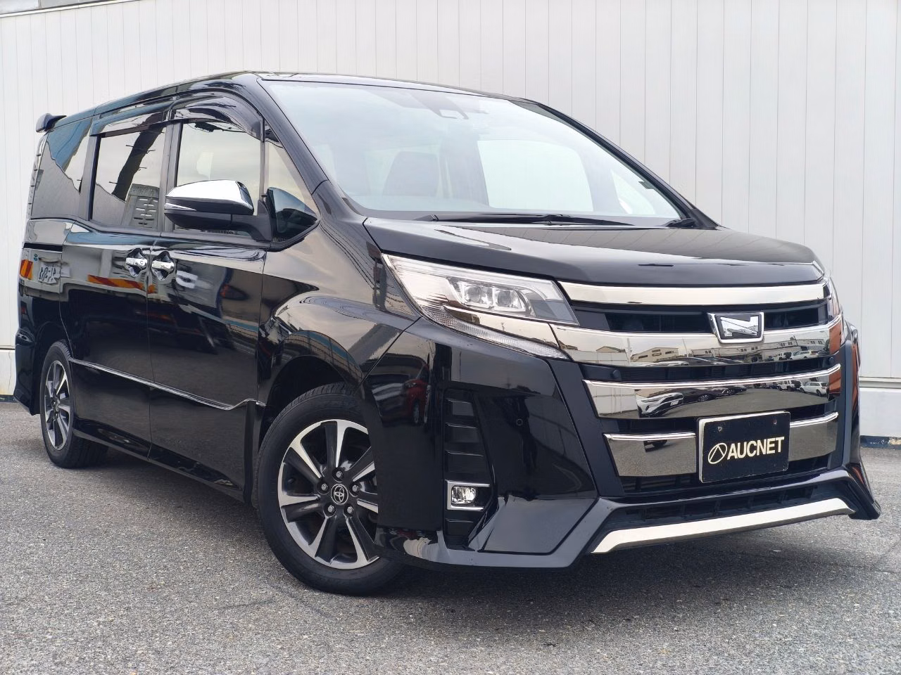TOYOTA NOAH