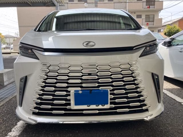 Lexus LM500h