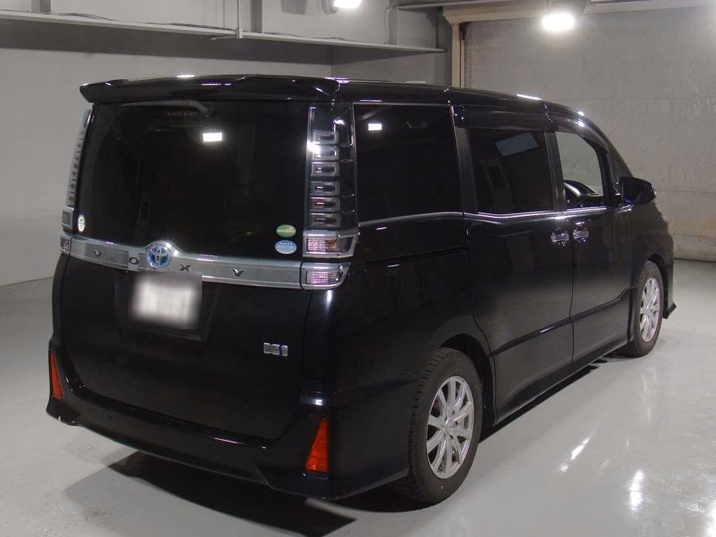 TOYOTA VOXY