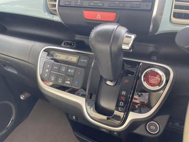 HONDA N-BOX SLASH