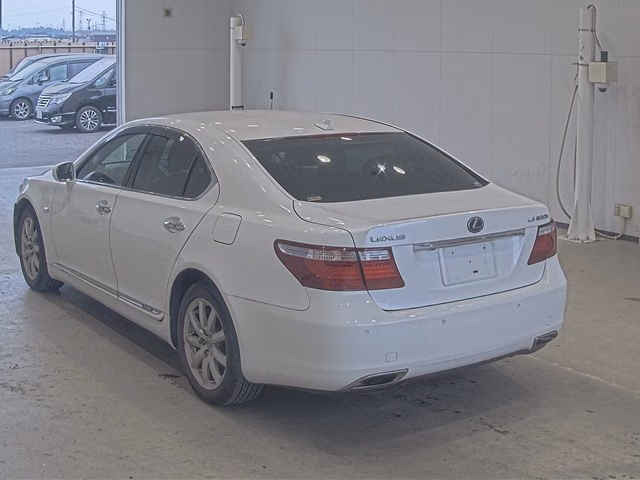 LEXUS LS600H