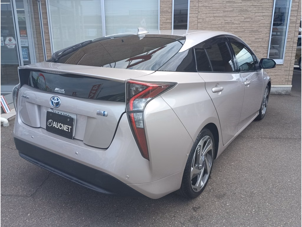 TOYOTA PRIUS