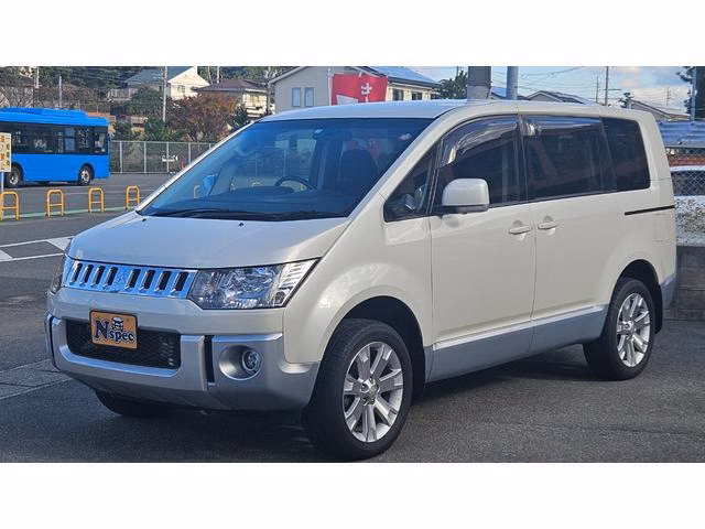 MITSUBISHI DELICA D:5