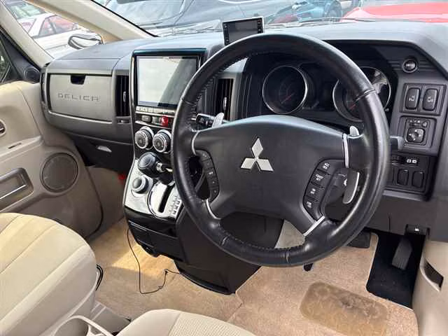 MITSUBISHI DELICA D:5