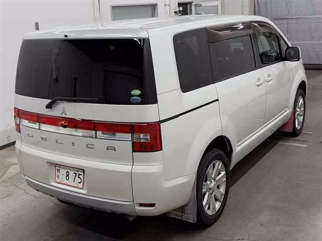 MITSUBISHI DELICA D:5