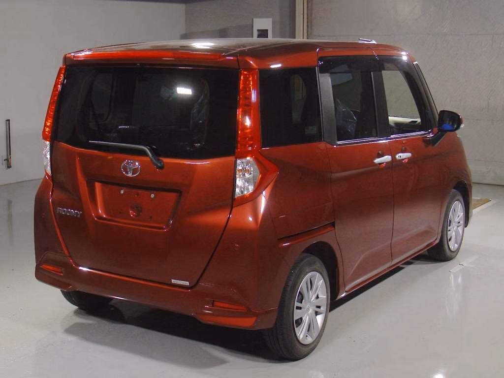TOYOTA ROOMY