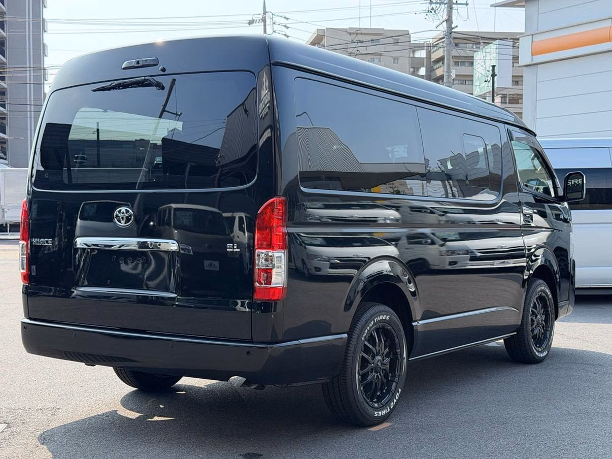 TOYOTA HIACE