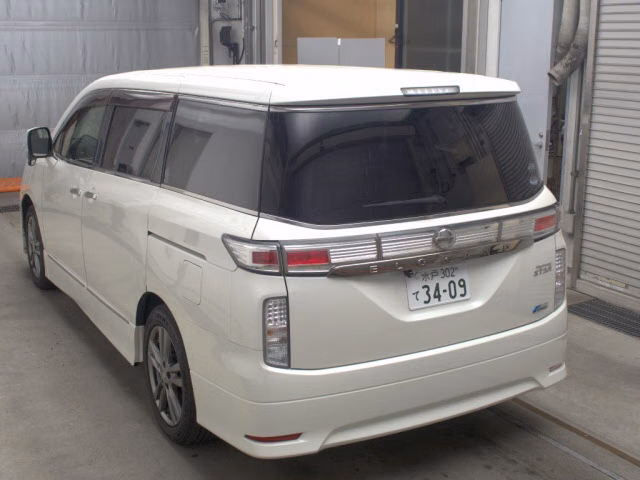 NISSAN ELGRAND