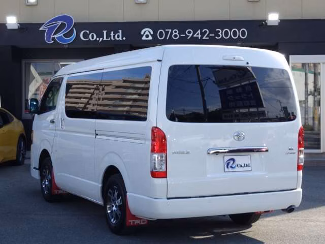 TOYOTA HIACE