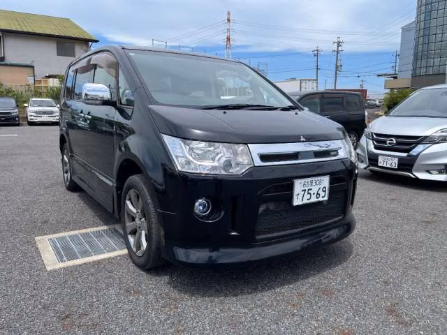 MITSUBISHI DELICA D:5
