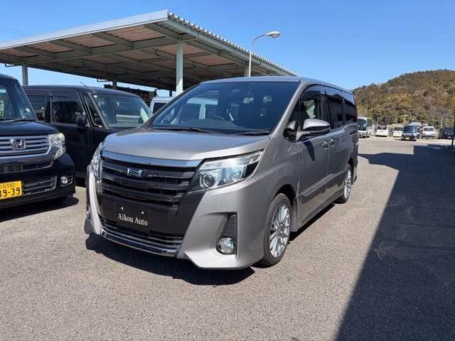 TOYOTA NOAH
