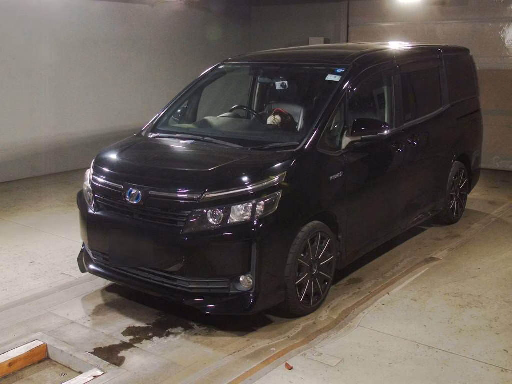 TOYOTA VOXY