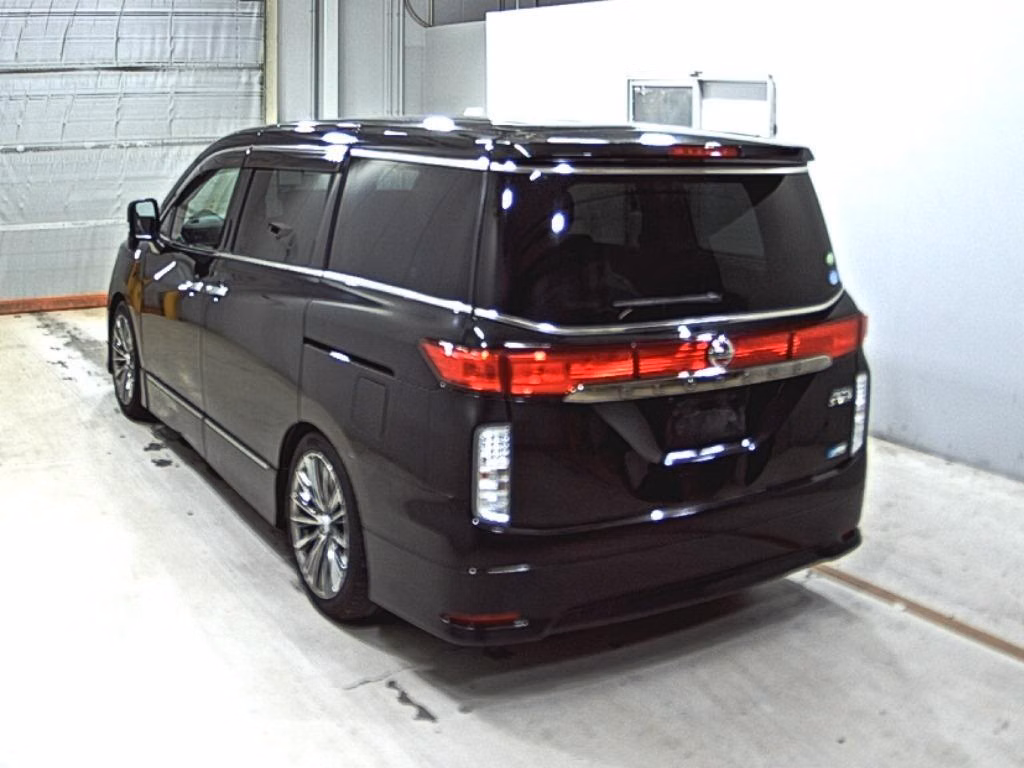 NISSAN ELGRAND