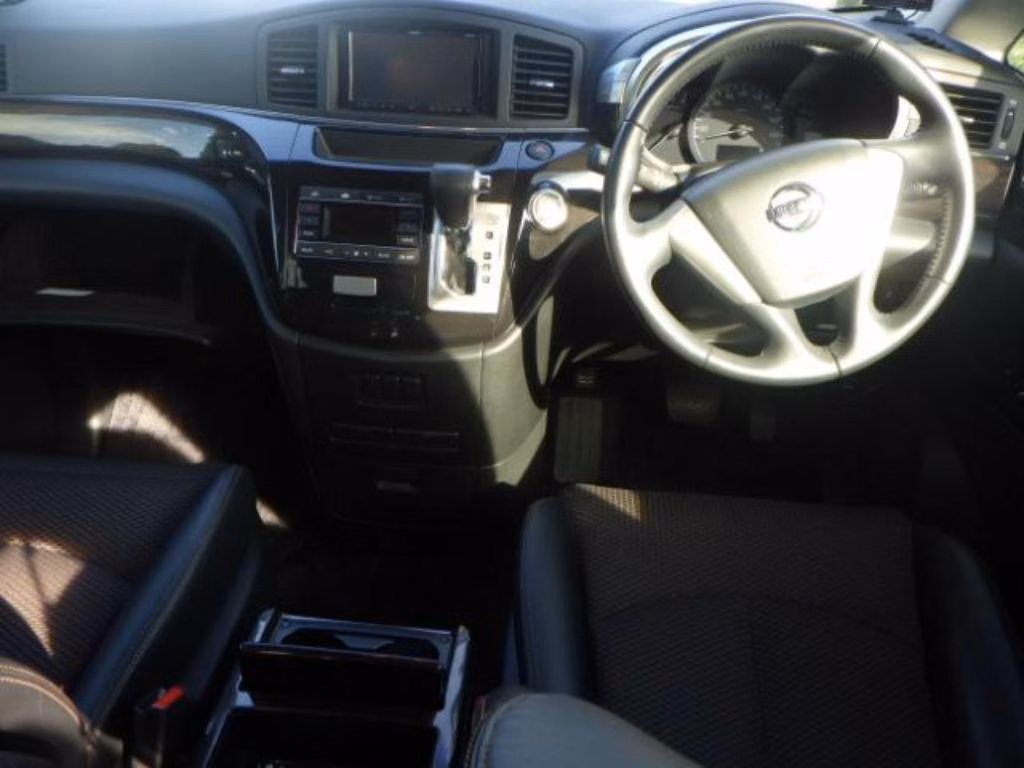 NISSAN ELGRAND