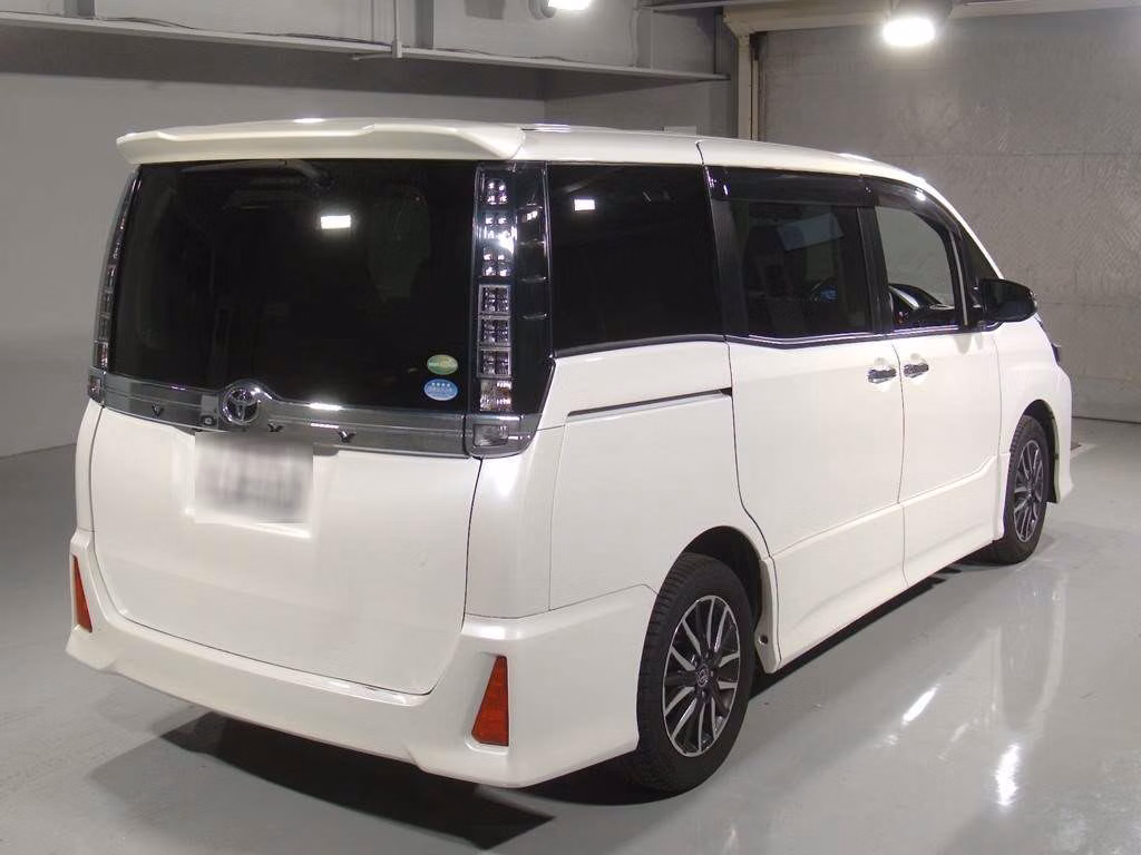 TOYOTA VOXY