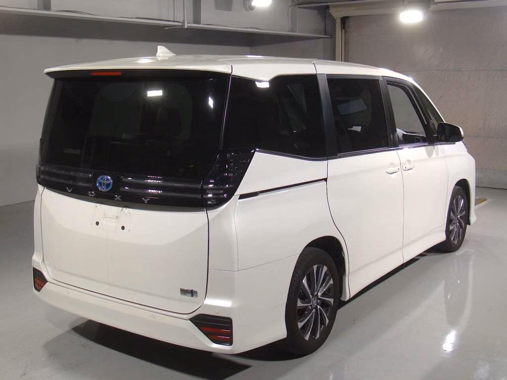 TOYOTA VOXY