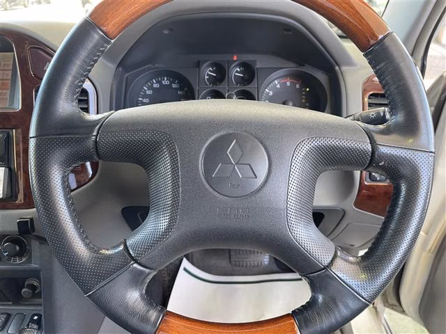 MITSUBISHI PAJERO
