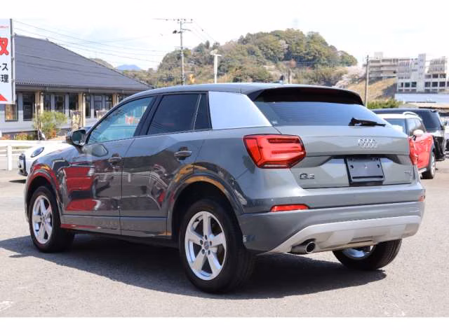 AUDI Q2
