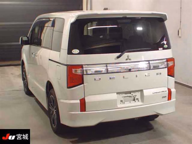 MITSUBISHI DELICA D:5
