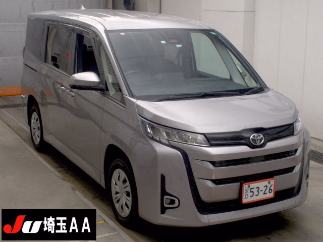 TOYOTA NOAH