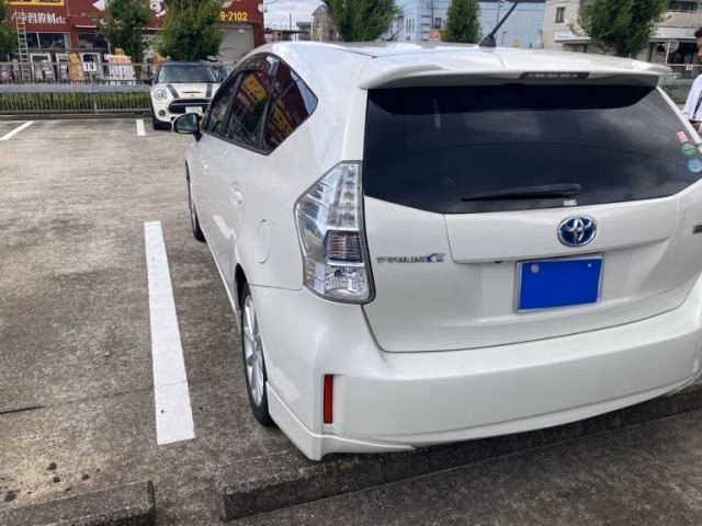 TOYOTA PRIUS ALPHA