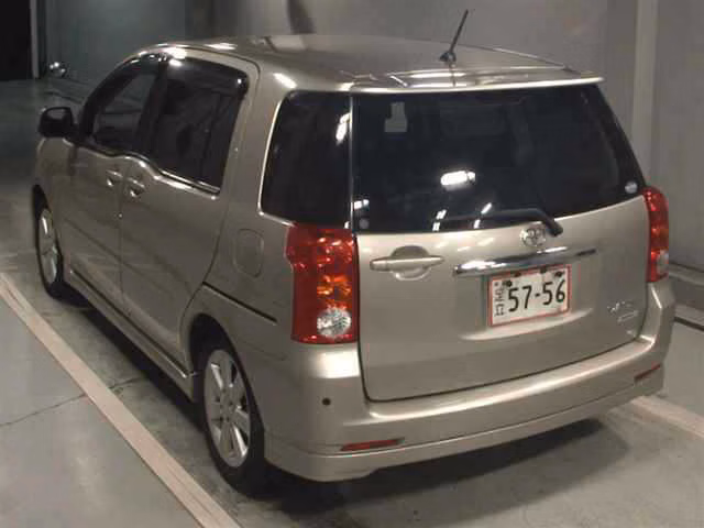 TOYOTA RAUM